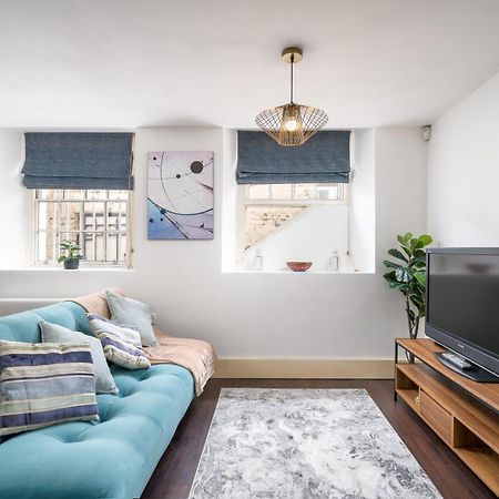 Riverside 1 Bed Basement Flat Near Hampton Court Palace East Molesey Bagian luar foto
